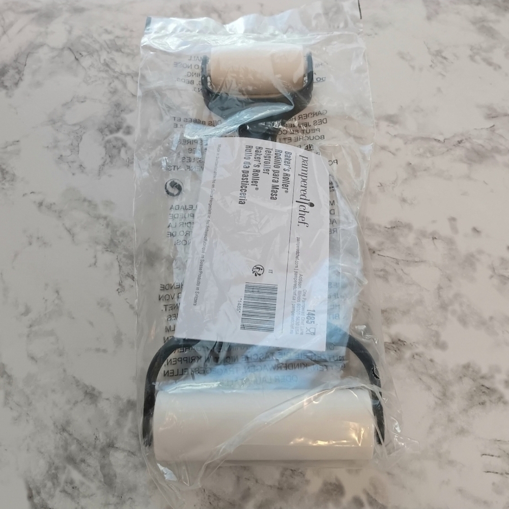 Pampered Chef Baker's Roller - Brand New!